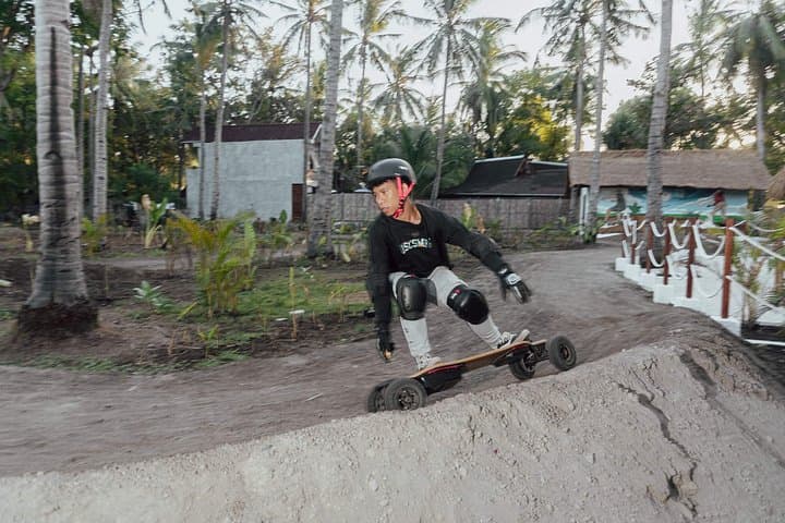 Off-Road Electric Skateboarding on Gili Trawangan: 15-Minute All-Terrain Thrill photo 1