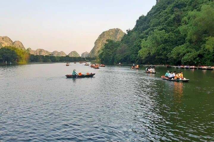 Ninh Binh Day Trip: Hoa Lu, Tam Coc Boat & Mua Cave Hike photo 3