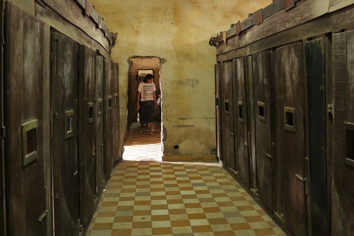 S-21 and Choeung Ek Killing Fields Tour with Khmer Lunch in Phnom Penh photo 3