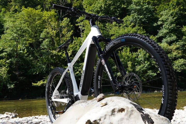 Private Kolpa Canyon E‑Bike Tour to Kavranica Viewpoint photo 2