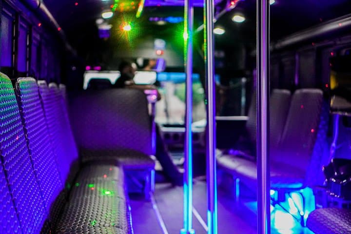 Deluxe Party Bus Bar Crawl in San José — VIP Nightlife Tour photo 3