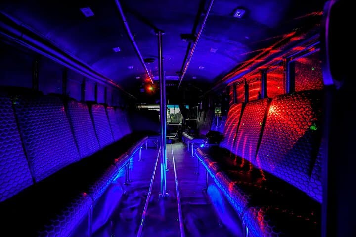 Deluxe Party Bus Bar Crawl in San José — VIP Nightlife Tour photo 2