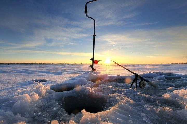 Ice Fishing in Levi — Arctic Salmon Soup & Guided Ice-Fishing Experience photo 4