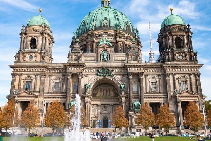 Family-Friendly Berlin Highlights & Spy Museum Private Tour
