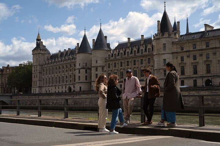 Paris Halloween Walking Tour: Haunted Île de la Cité Ghost Stories & Night Walk photo 4