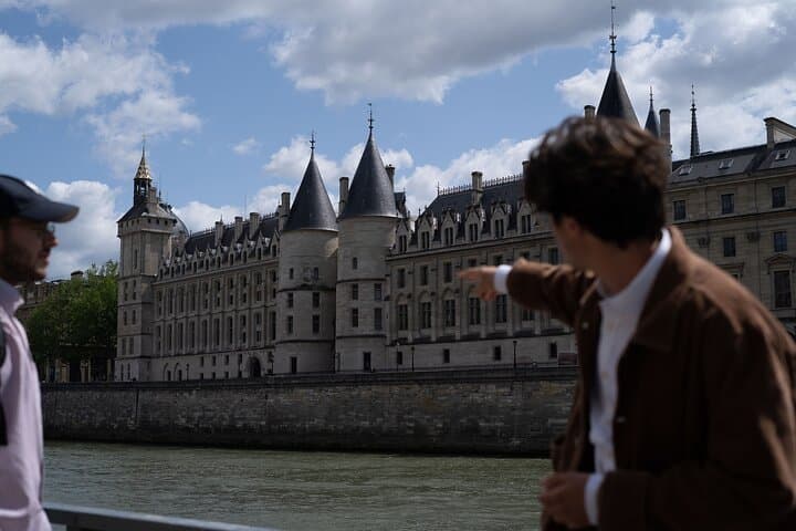 Paris Halloween Walking Tour: Haunted Île de la Cité Ghost Stories & Night Walk photo 5