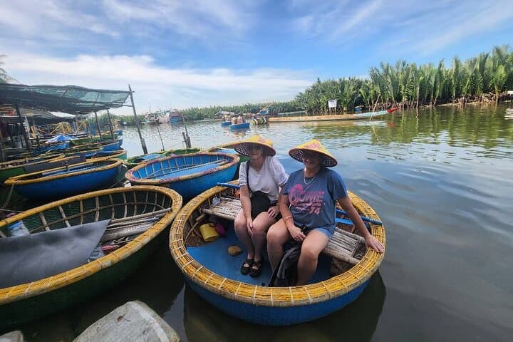 Hoi An Coconut Basket-Boat & Ancient Town Lantern Tour