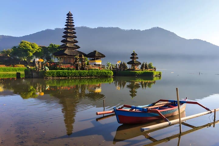 Lovina Dolphin Watching and Bedugul Temple Day Tour — Sunrise Dolphins & Highland Lakes photo 6