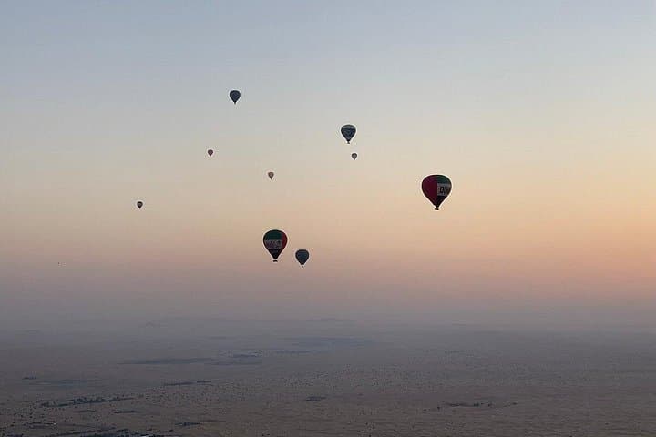 Sunrise Hot Air Balloon Over Dubai Desert: 1-Hour Flight, Breakfast & Falcon Show photo 3