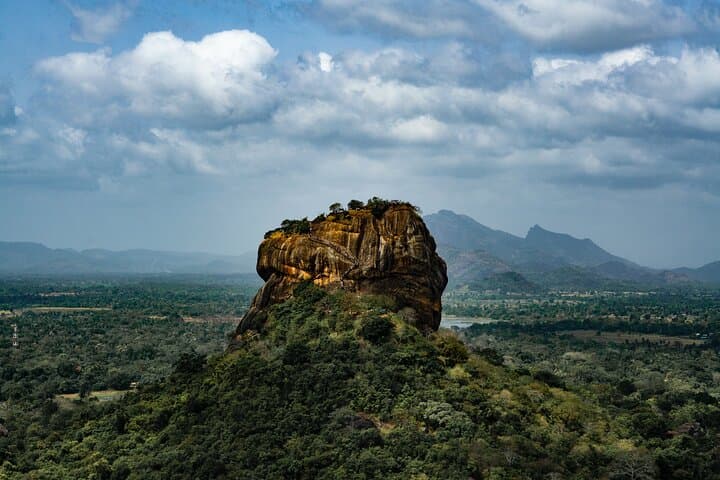 Day Trip to Sigiriya: Climb Sri Lanka's Lion Rock Fortress from Colombo