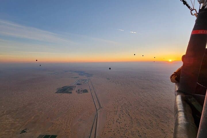 Sunrise Hot Air Balloon Over Dubai Desert — Pre‑Dawn Flight from Dubai