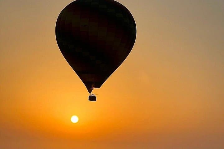 Sunrise Hot Air Balloon Over Dubai Desert: 1-Hour Flight, Breakfast & Falcon Show photo 2