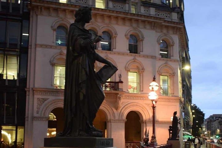 Haunted Pubs of Old London: Small-Group Walking Tour Through Smithfield & Fleet Street photo 3