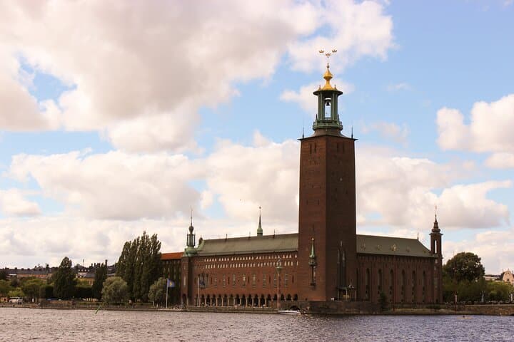Stockholm Essentials: City Hall, Gamla Stan & Vasa Museum Guided Tour