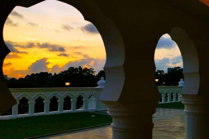 Sunrise Stroll: Botanic Gardens & Tiong Bahru Walking Tour with Hawker Breakfast photo 3