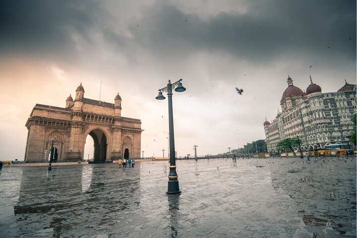Discover the Vibrant Tapestry of Mumbai in a Day