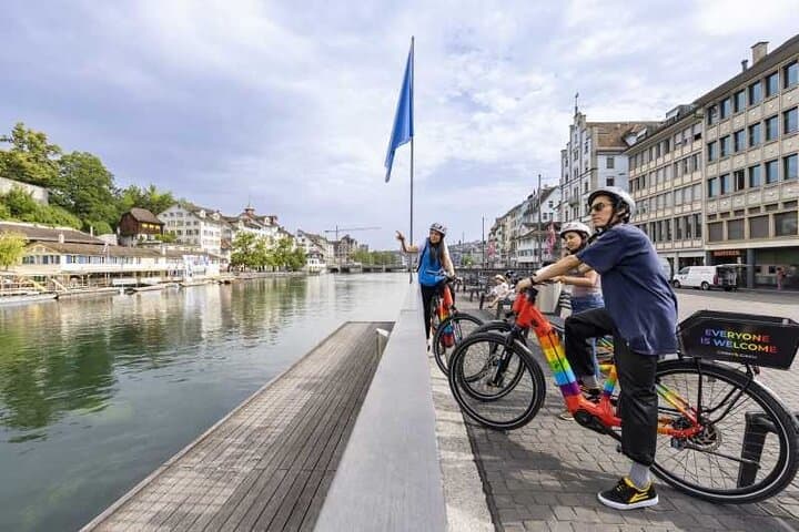 Private Zurich Bike Tour: Limmat, Old Town & Lake with Hotel Pickup