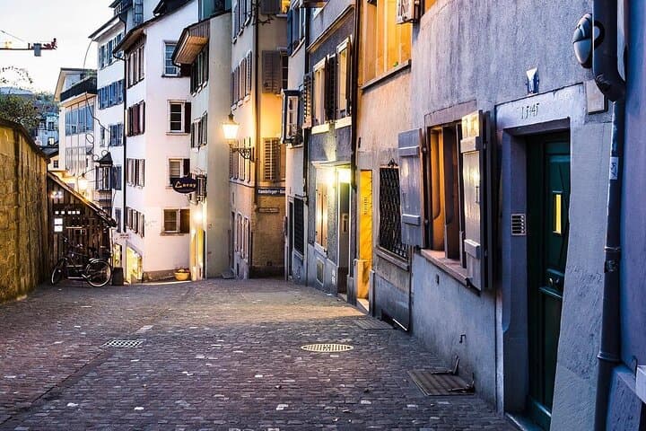 Strolling Zurich Old Town: A 3‑Hour Private Walking Tour of Churches, Lake Views, and Historic Alleys photo 3