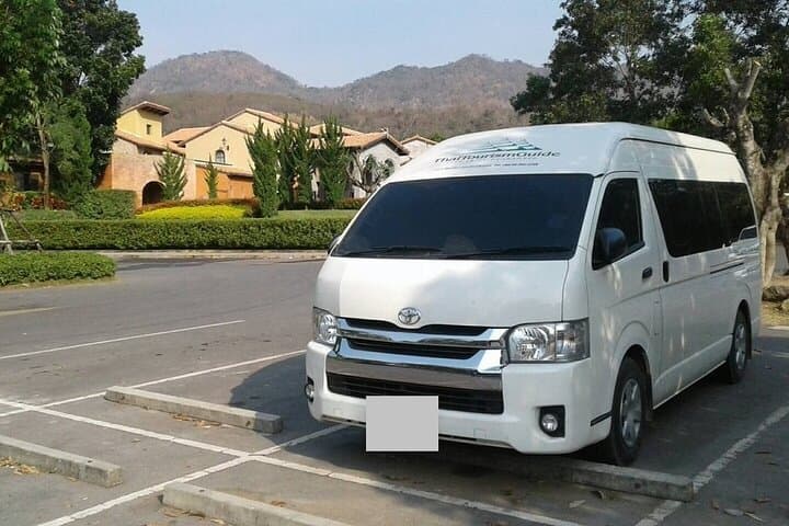 Private Transfer George Town Cruise Port to Owen Roberts Airport (GCM) — Fast Door-to-Door Ride
