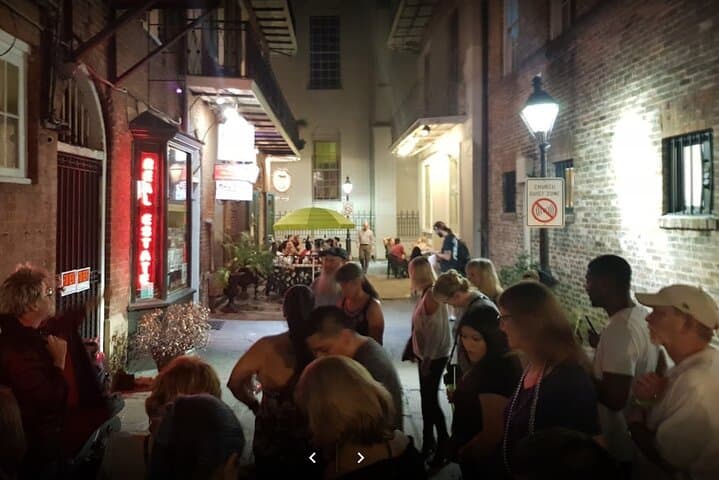 Haunted Pub Crawl in New Orleans' French Quarter — Absinthe, Ghosts & Local Bars