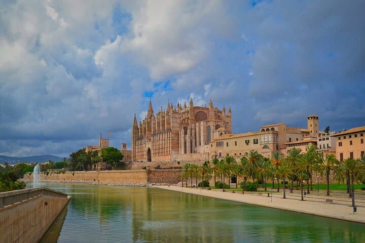 Palma de Mallorca Cathedral Private Walking Tour: Gothic Masterpiece & Old Town Secrets