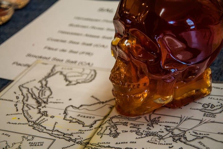 Morning Coffee Walk in Salem: Historic Downtown to Waterfront Spice Tasting