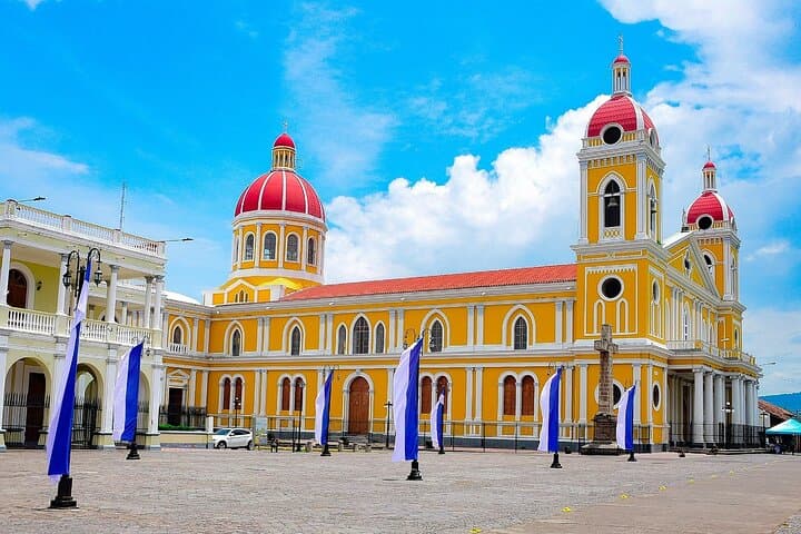 Explore Nicaragua’s Colonial Heritage and Volcanic Wonders in One Day