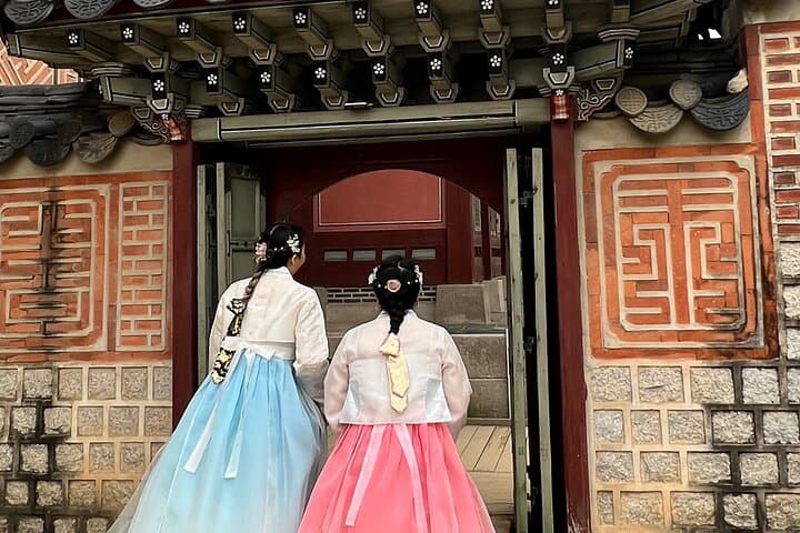 Full-Day Seoul Cultural Tour: Hanbok Experience, Changdeok Palace & Historic Markets photo 3
