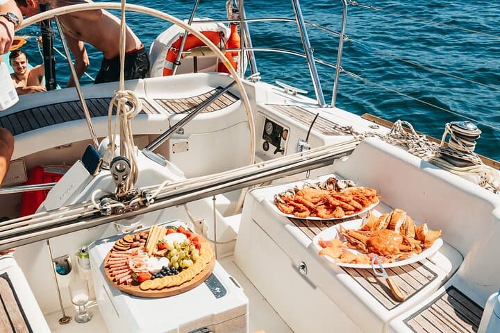 Sydney Harbour Sail Like a Local: Half-Day Lunch Cruise on a Beneteau 40.7 photo 3
