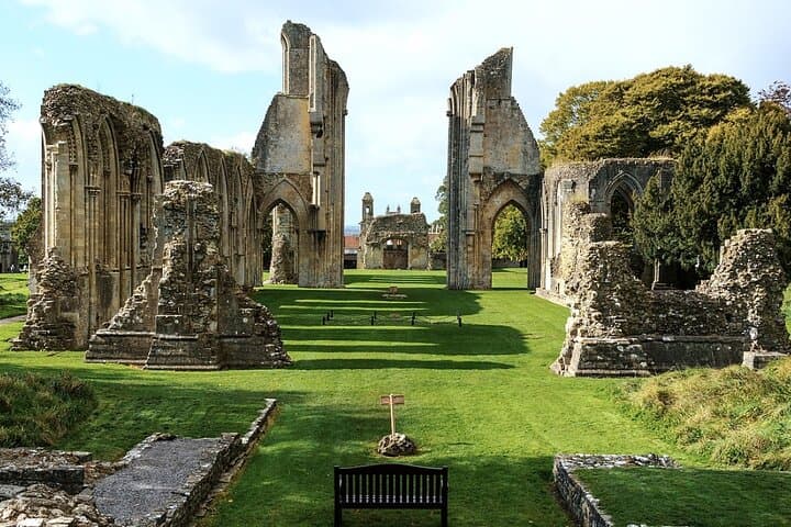 From Bath to Cheddar Gorge: Private Day Trip to Glastonbury Tor & Wells Cathedral