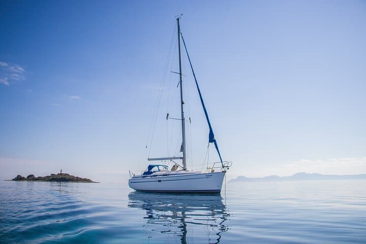 Half-Day Private Sail in Alcúdia Bay with Paddleboard & Snorkel