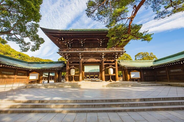 Tokyo Romantic Walking Tour: Private 3-Hour Couples Experience photo 2