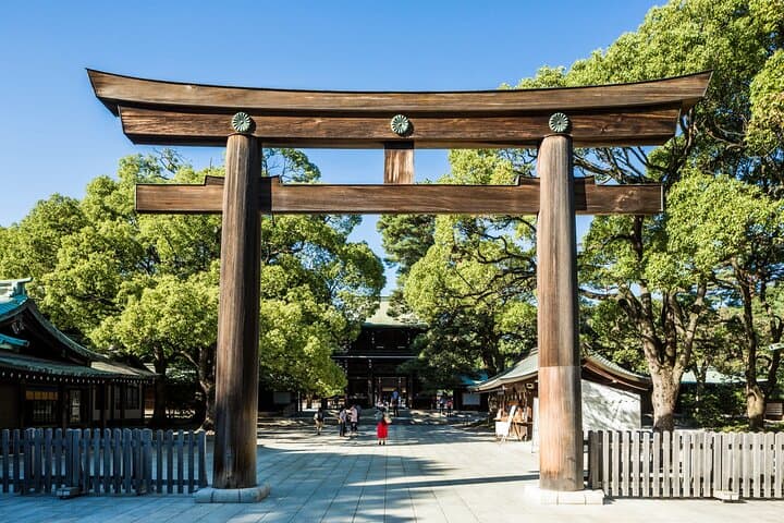 Tokyo Romantic Walking Tour: Private 3-Hour Couples Experience photo 6