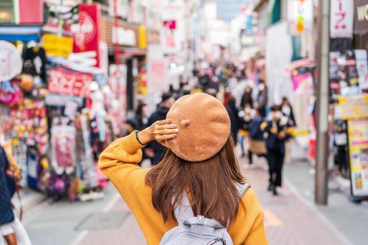 Tokyo Romantic Walking Tour: Private 3-Hour Couples Experience photo 3