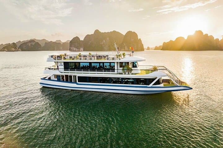Halong Bay 1-Day Luxury Cruise to Sung Sot Cave, Titov Island & Luon Cave photo 2