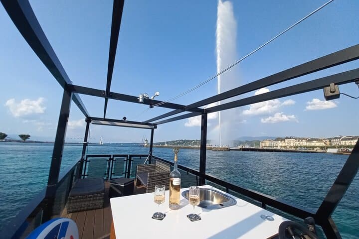 Private Lake Geneva Cruise with Aperitif — 90-Minute Geneva Boat Tour photo 1