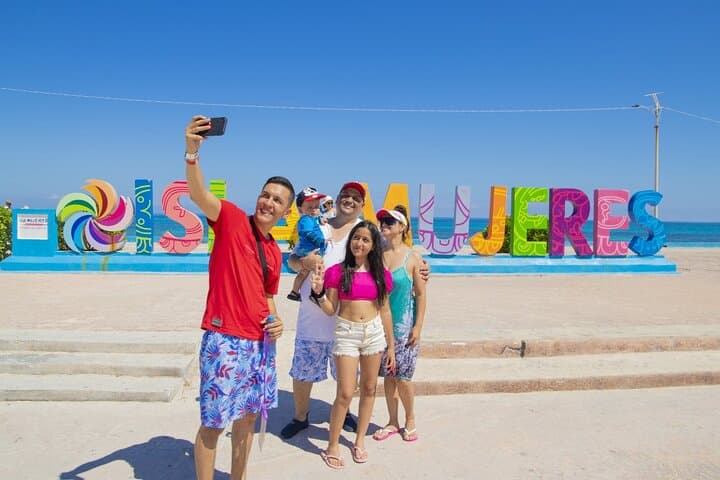 Catamaran Beach Club & Isla Mujeres Day Trip from Cancún photo 2