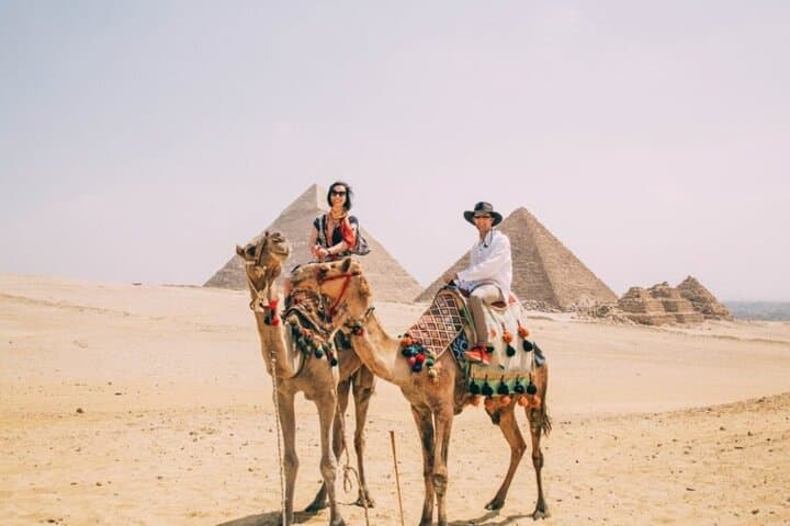 Giza Pyramids by Camel: Private Guided Day Tour from Cairo