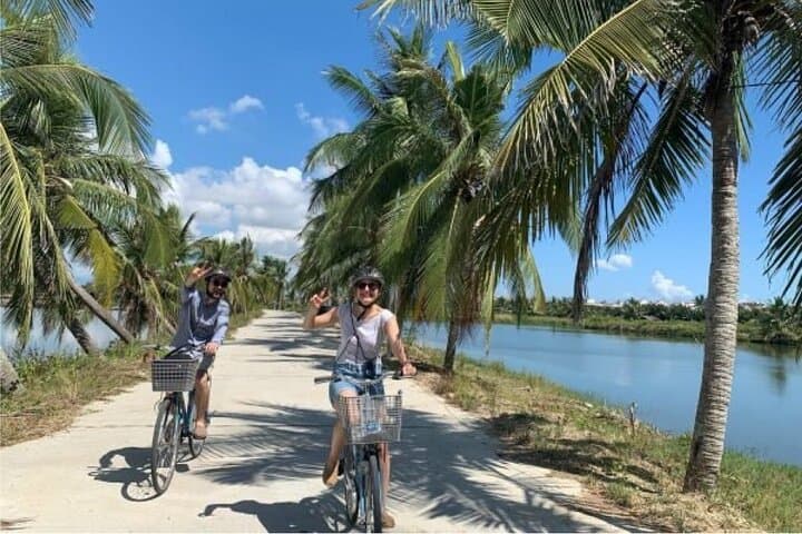 Cycle & Bamboo-Boat: Hoi An Farming and Fishing Life Tour photo 2