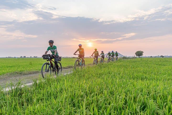 Siem Reap Countryside Sunset Bike Tour - E-Bike Option