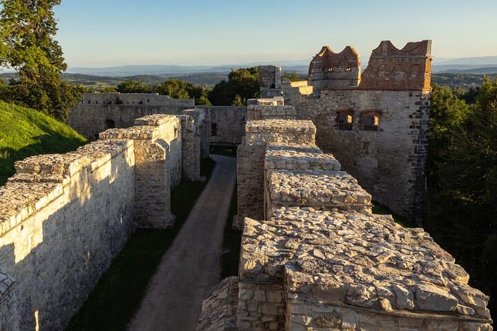 Full-Day Eagle Nests Castles Tour from Kraków — Ogrodzieniec, Tenczyn & Olsztyn photo 2