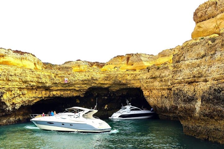 Private Luxury Yacht Charter from Vilamoura — 3-Hour Algarve Coast Cruise with Crew photo 4