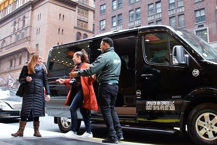 LGA to Manhattan Shared Transfer: One-Way Van to Your Hotel
