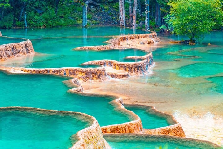8-Day Chengdu to Lanzhou: Jiuzhaigou, Huanglong & Labrang Monastery Adventure photo 4