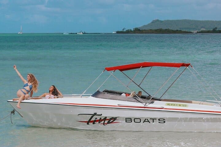 Speedboat 5-Island Day Trip to Ile aux Cerfs, GRSE Waterfall & Snorkeling photo 3