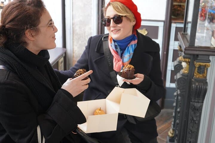 Private Full-Day Paris Highlights: Marais to Eiffel Tower photo 4