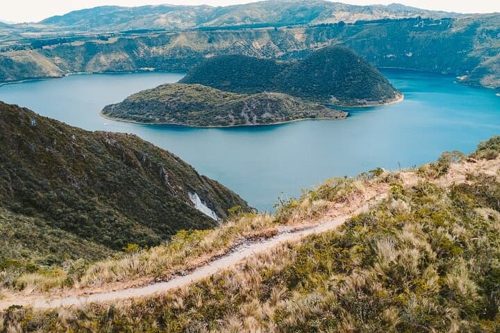 Andes to Coast: 12-Day Ecuador Adventure from Quito to Guayaquil photo 2