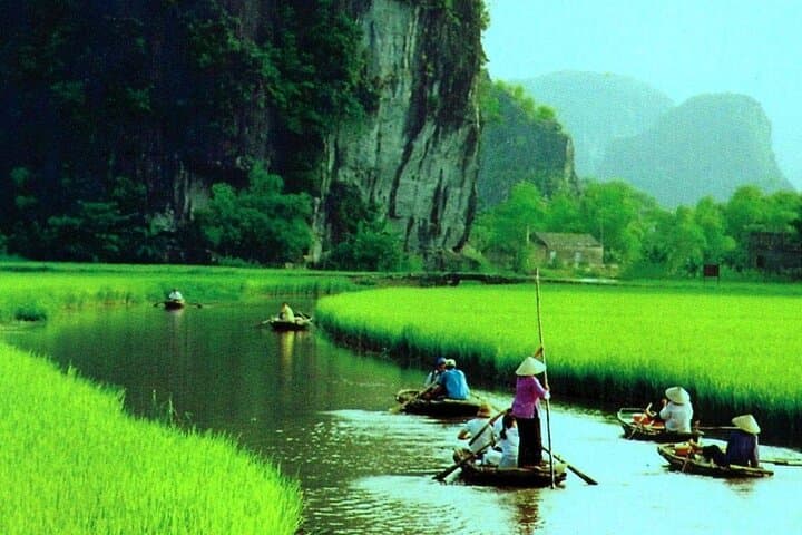 Karst Rivers & 500 Steps: Hanoi to Ninh Binh Day Trip to Trang An, Tam Coc & Mua Cave
