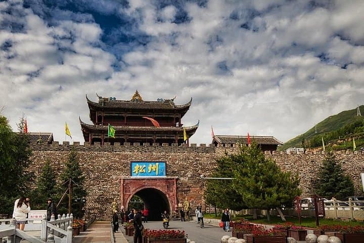 8-Day Chengdu to Lanzhou: Jiuzhaigou, Huanglong & Labrang Monastery Adventure photo 2
