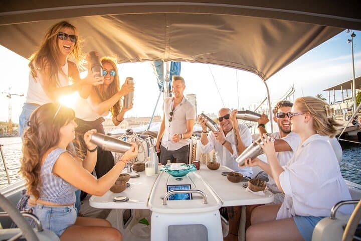 Barcelona Cocktail Workshop & 2-Hour Sailing Cruise
